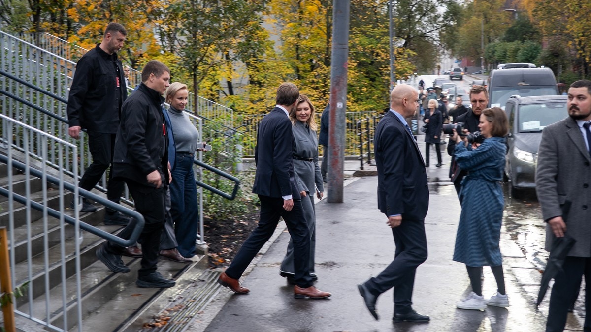 Ukrainas førstedame besøkte Oslo-skole for å lære om mental helse