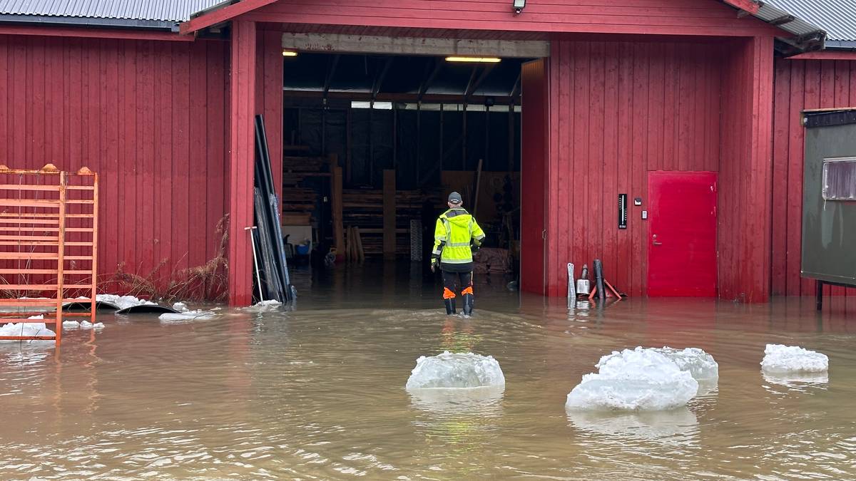 Large Ice Jam Formed in Stjørdalselva in Hegra, Evacuations Underway