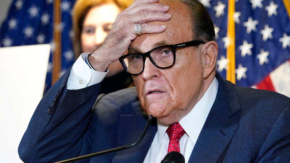 Rudy Giuliani er alvorlig skadet i bilulykke
