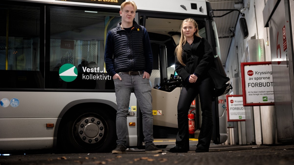 Ronja (16) til samferdselsministeren: – Kan jo prøve å reise med bussen selv