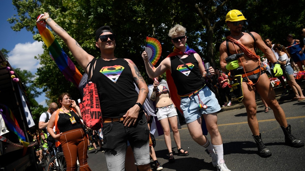 Tusenvis deltok i pride-paraden i Budapest