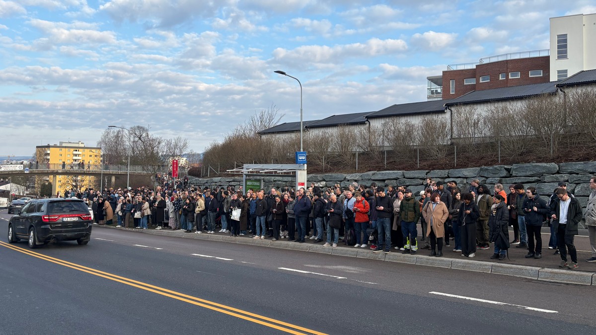 Forsinkelser og kaos etter t-baneavsporing