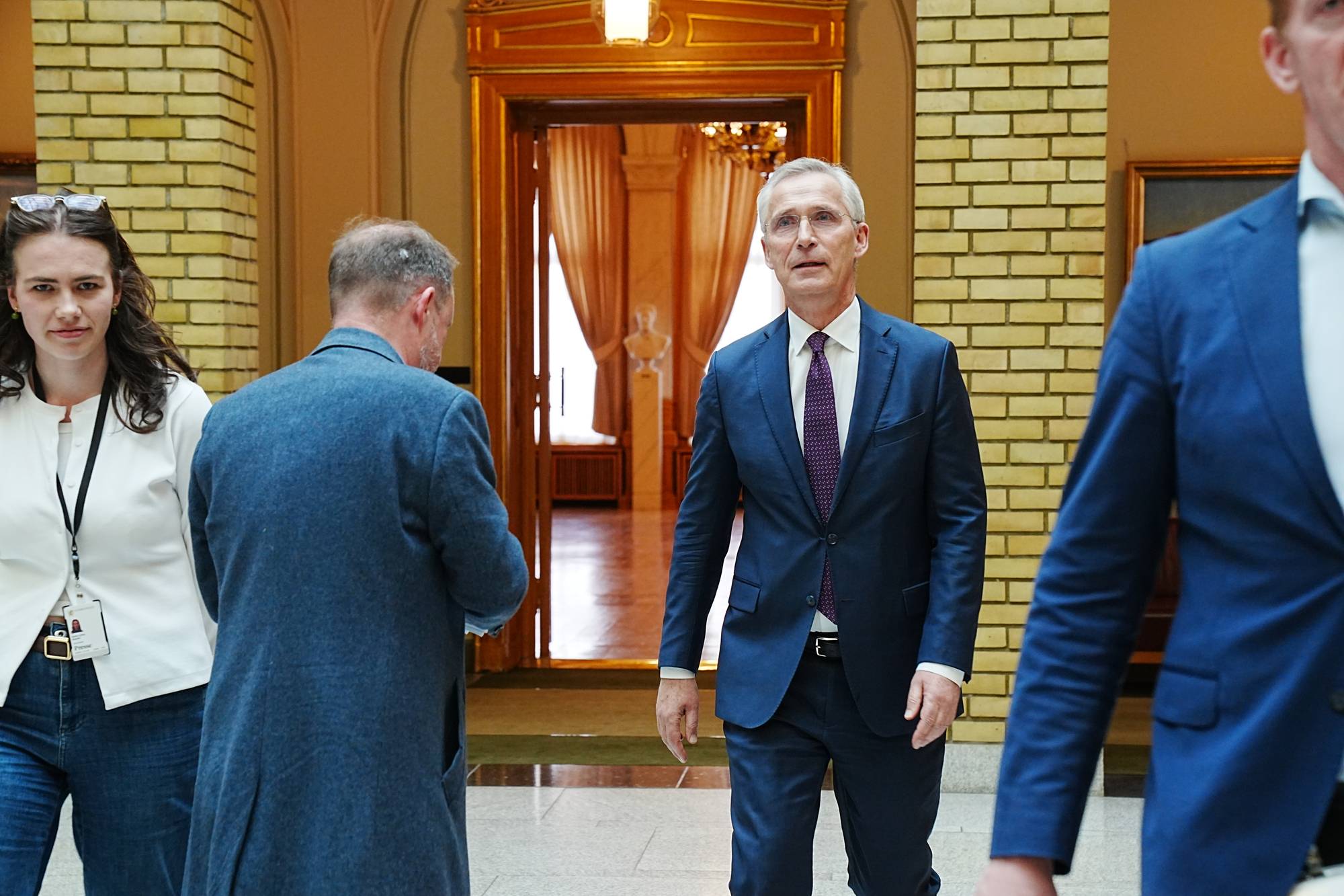 Jens Stoltenberg i Stortingets vandrehall