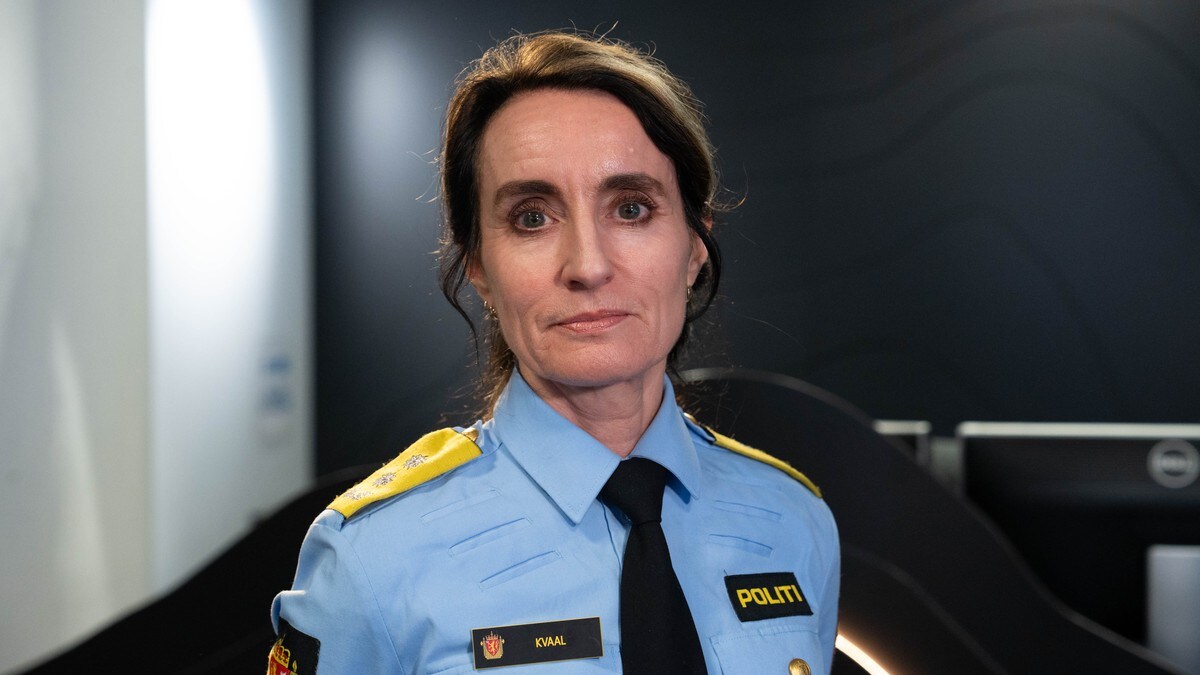 Politimester Ane Kvaal i Vest politidistrikt i politiuniform FOTO: Nina Kausland/NRK Politimester Ane Kvaal i Vest politidistrikt i politiuniform FOTO: Nina Kausland/NRK