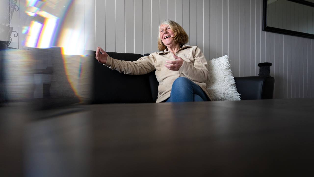 Else Mari skoggler i sofaen