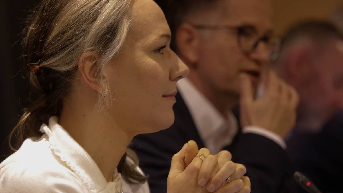 De Ruiter om skolekutt-forslag: – SV er åpne for å legge ned skoler