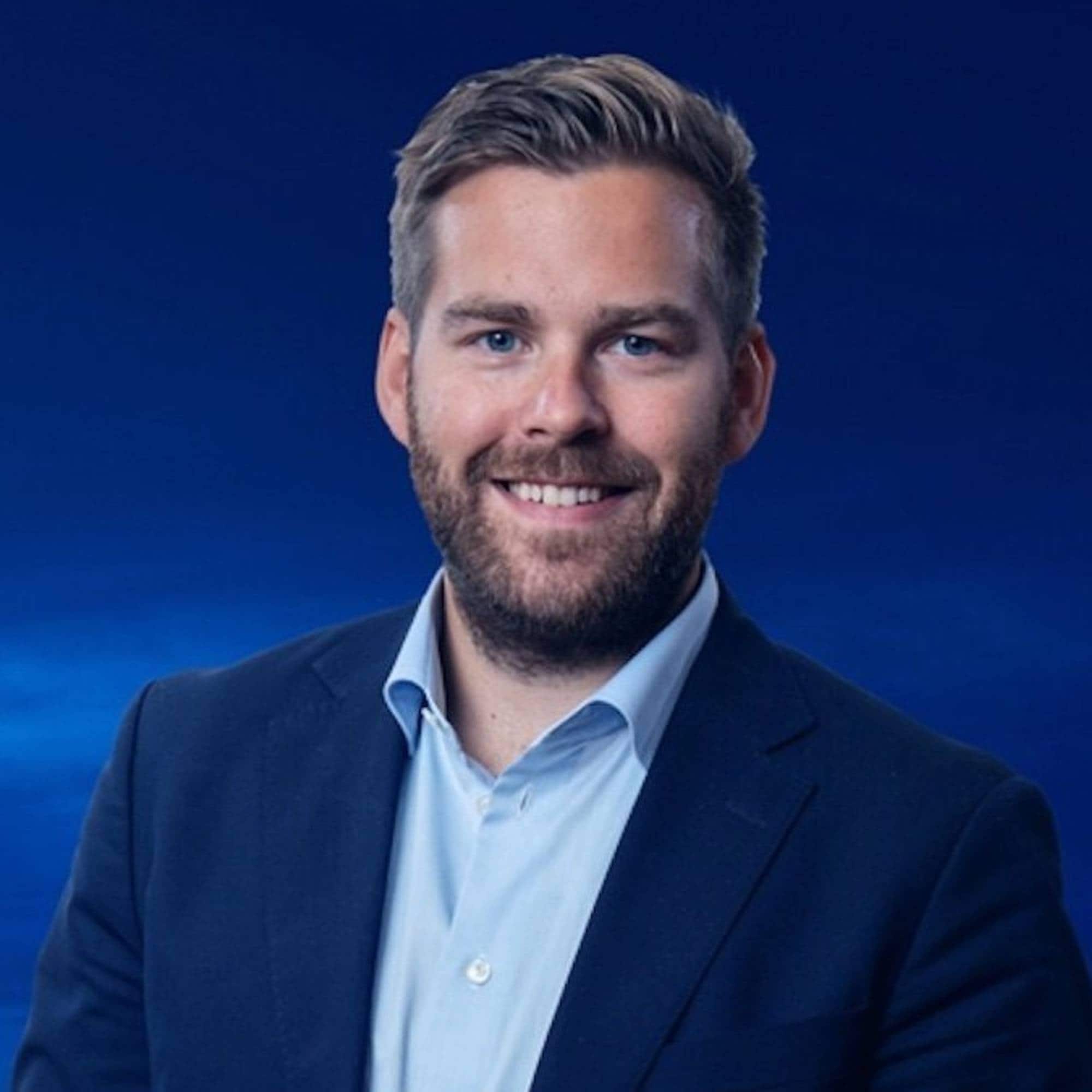 Petter Veland, fotballkommentator i Viaplay