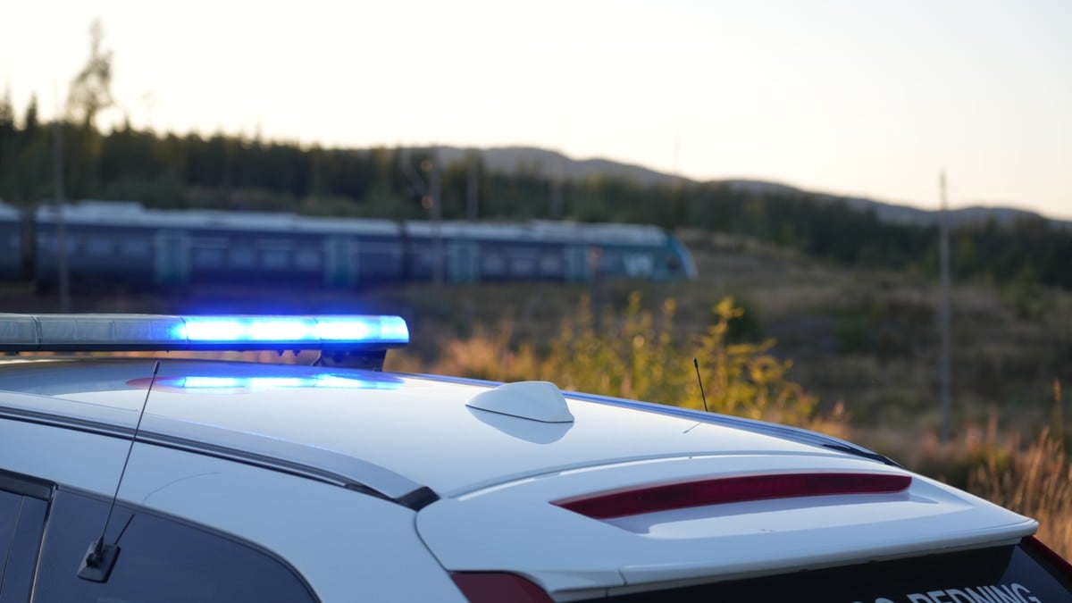 En person omkom i ulykke mellom traktor og tog på Gjøvikbanen