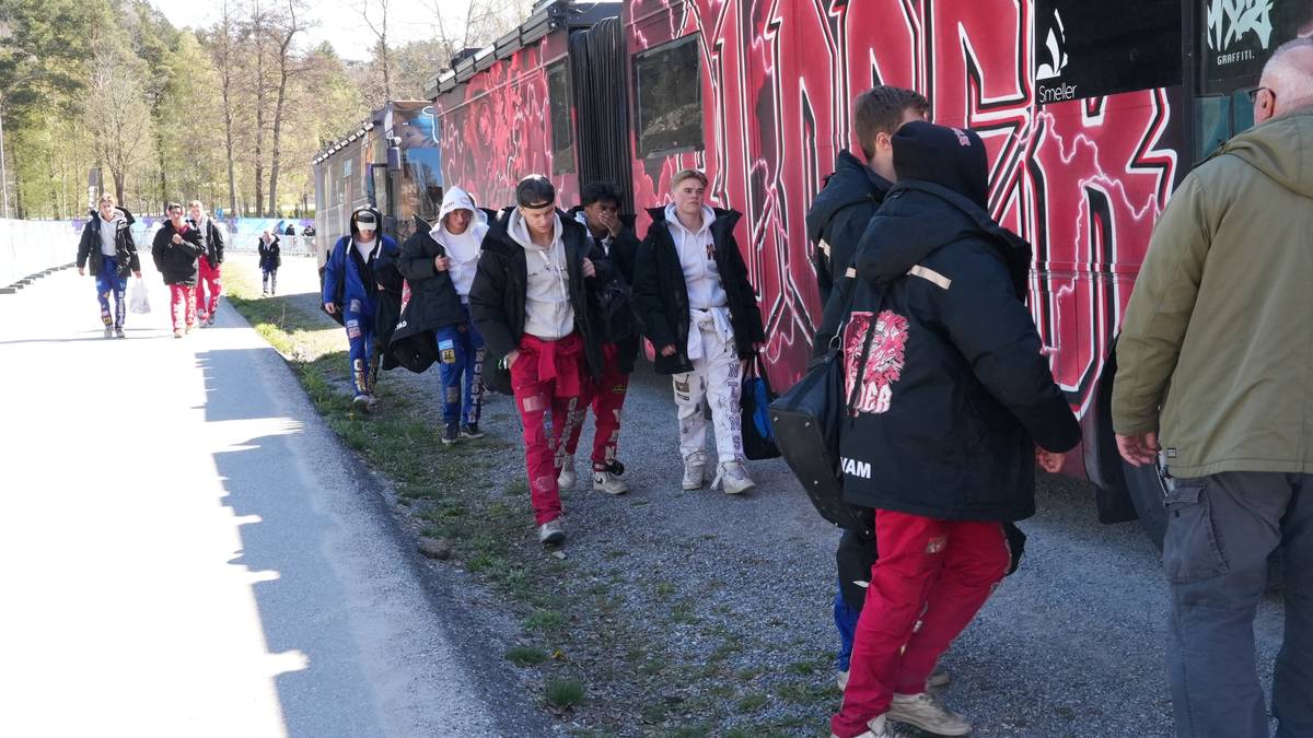 Fyrste landstreff for russen: Møtt av brannvesenet