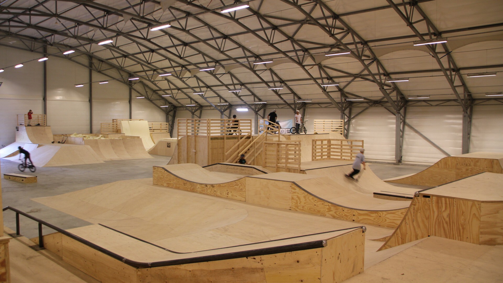 Steile fronter i skatehall-debatt