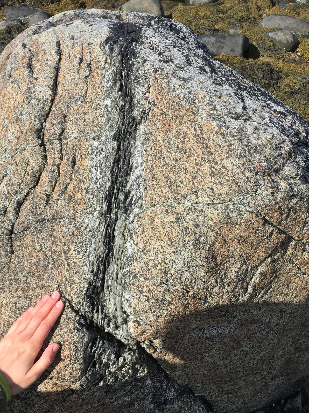 Svarte striper er gamle bevis på jordskjelv