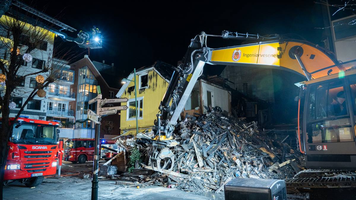 Vil kontrollere brannstedet i morgentimene