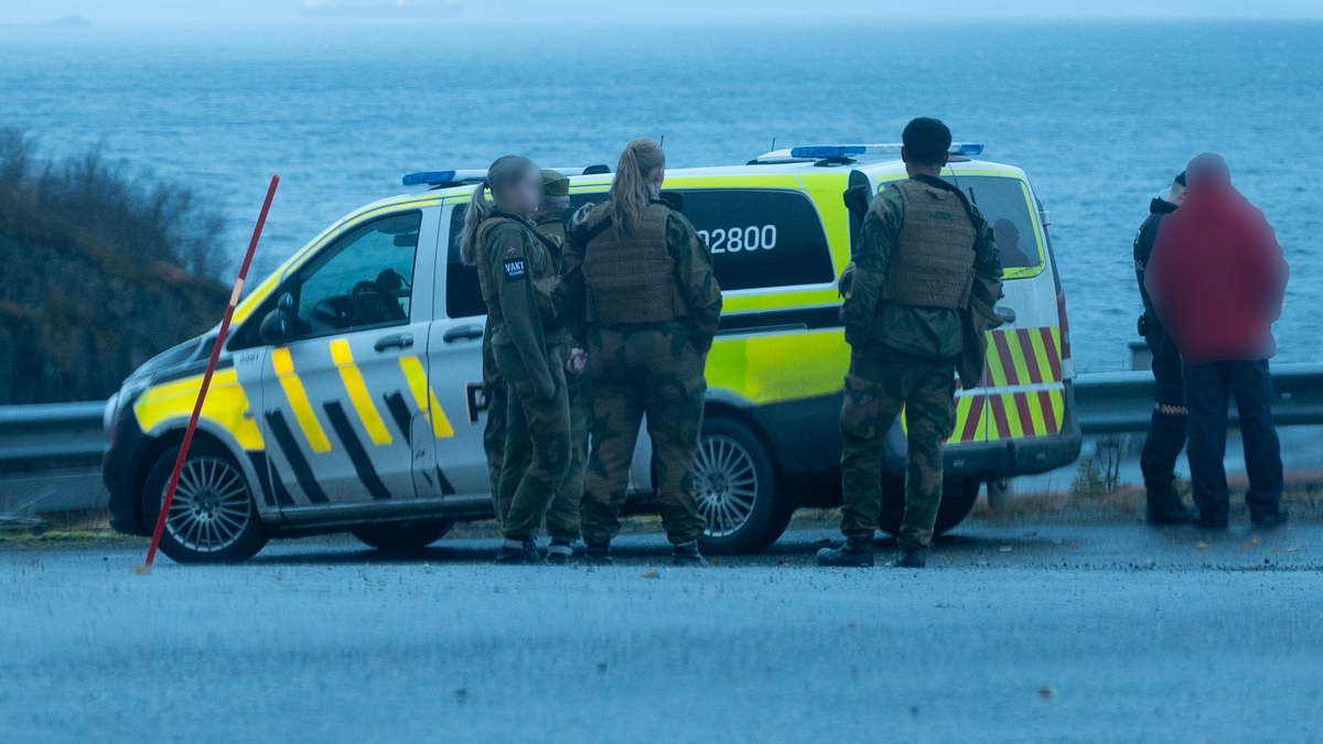 To personar pågripen for å ha fotografert på Nato-kai