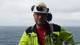 Idar Martin Herland, med hjelm og gul jakke, og havhorisont i bakgrunnen.