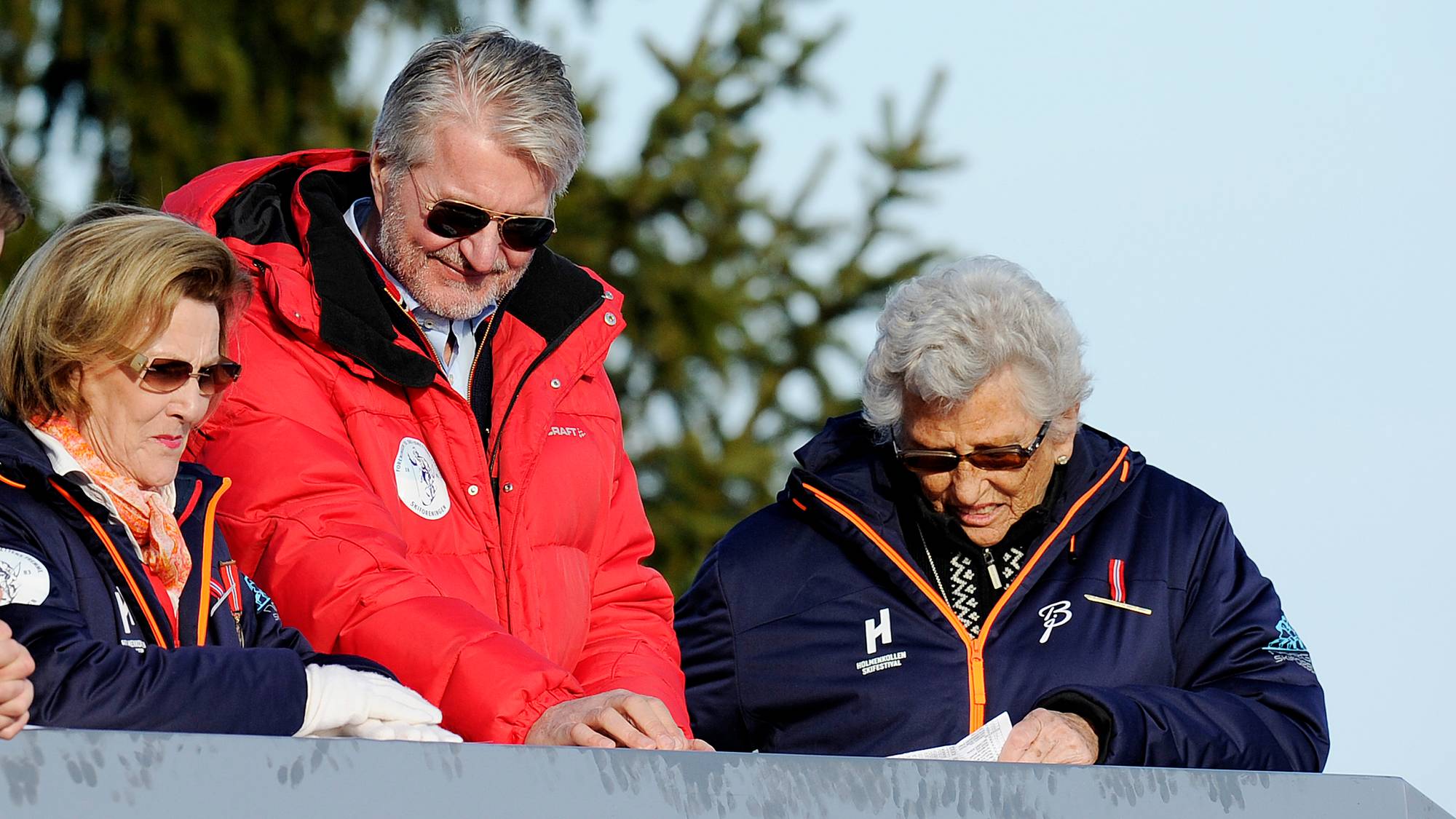 Oslos tidligere ordfører sammen med dronning Sonja og prinsesse Astrid i Holmenkollen i 2015. 