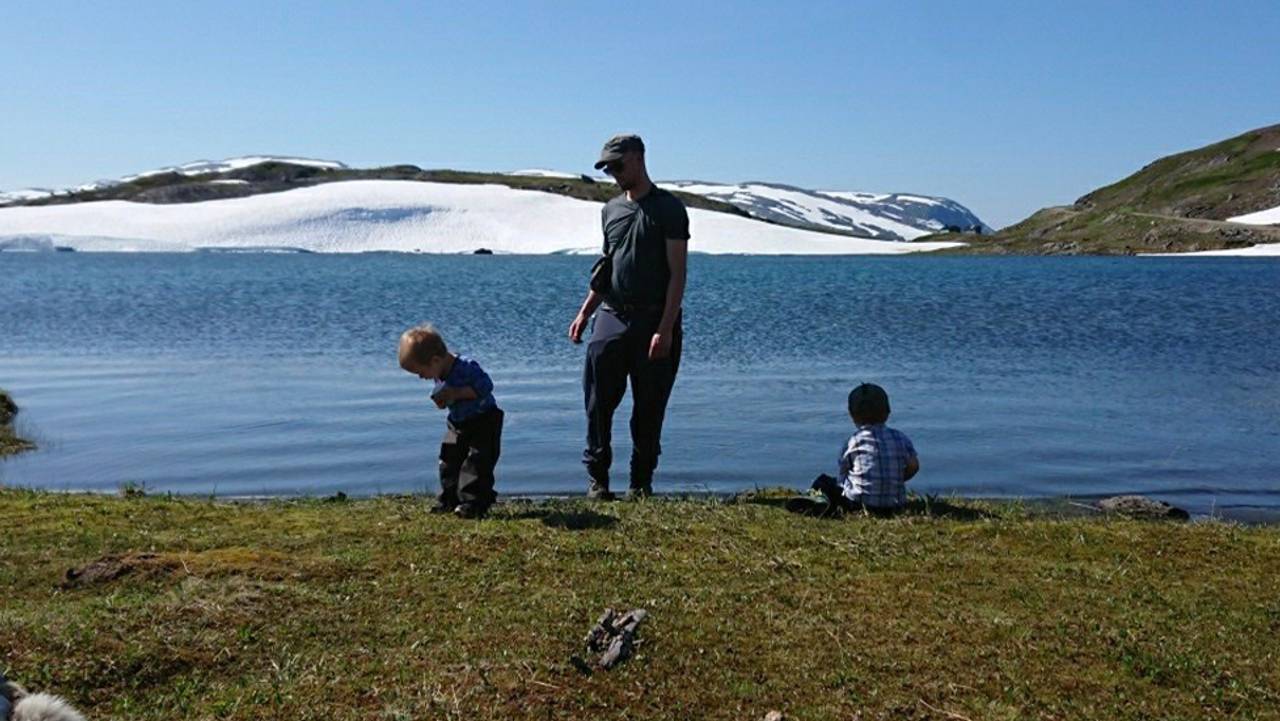 Mats Jonas Pavall og barna på fjellet