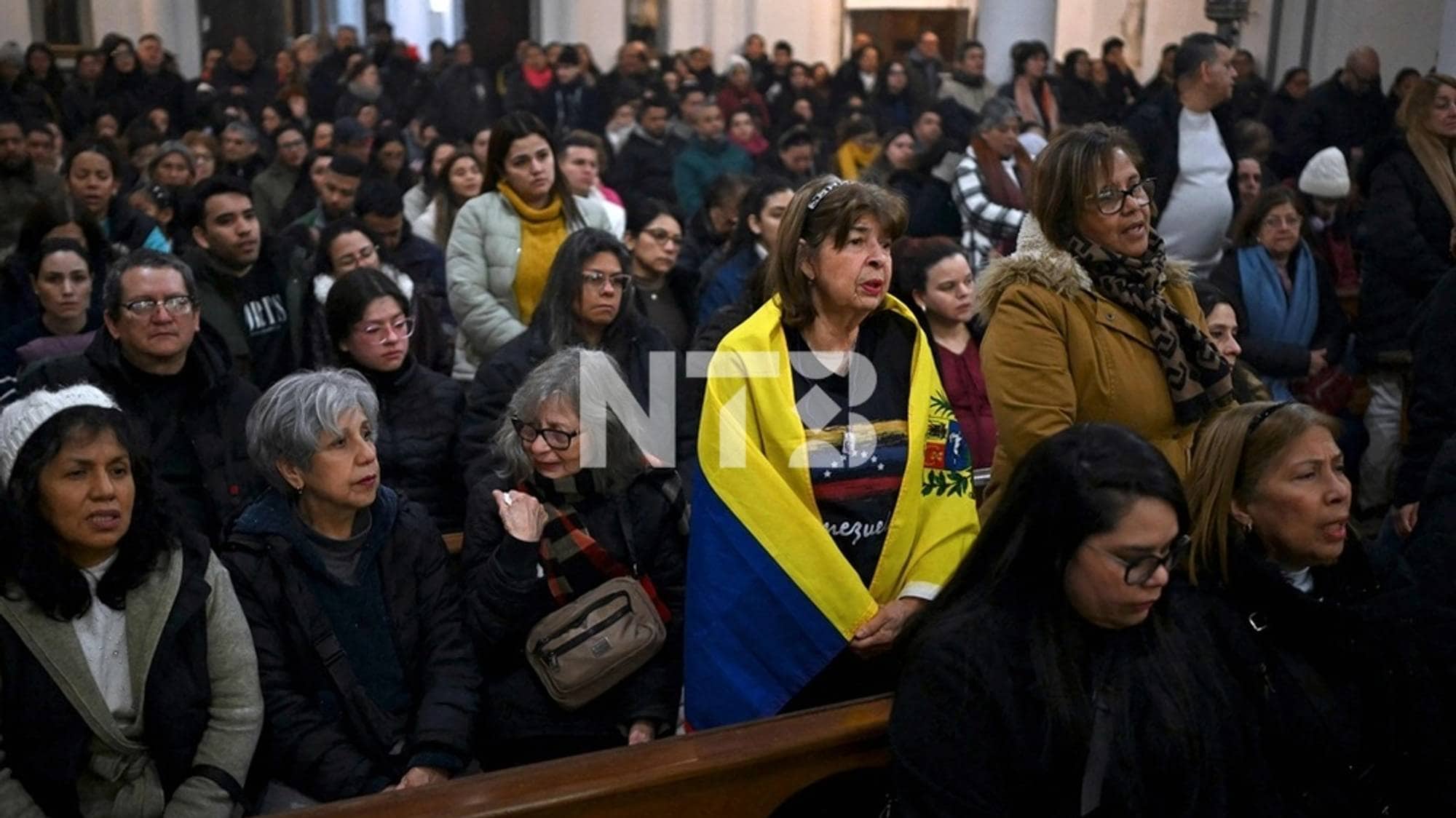Det bor rundt 210 000 venezuelanere i Argentina, mens Colombia har en venezuelansk befolkning på nær tre millioner. Det venezuelanske samfunnet samlet seg i kirker i Buenos Aires da jordskjelvene rammet Venezuela i sommer.