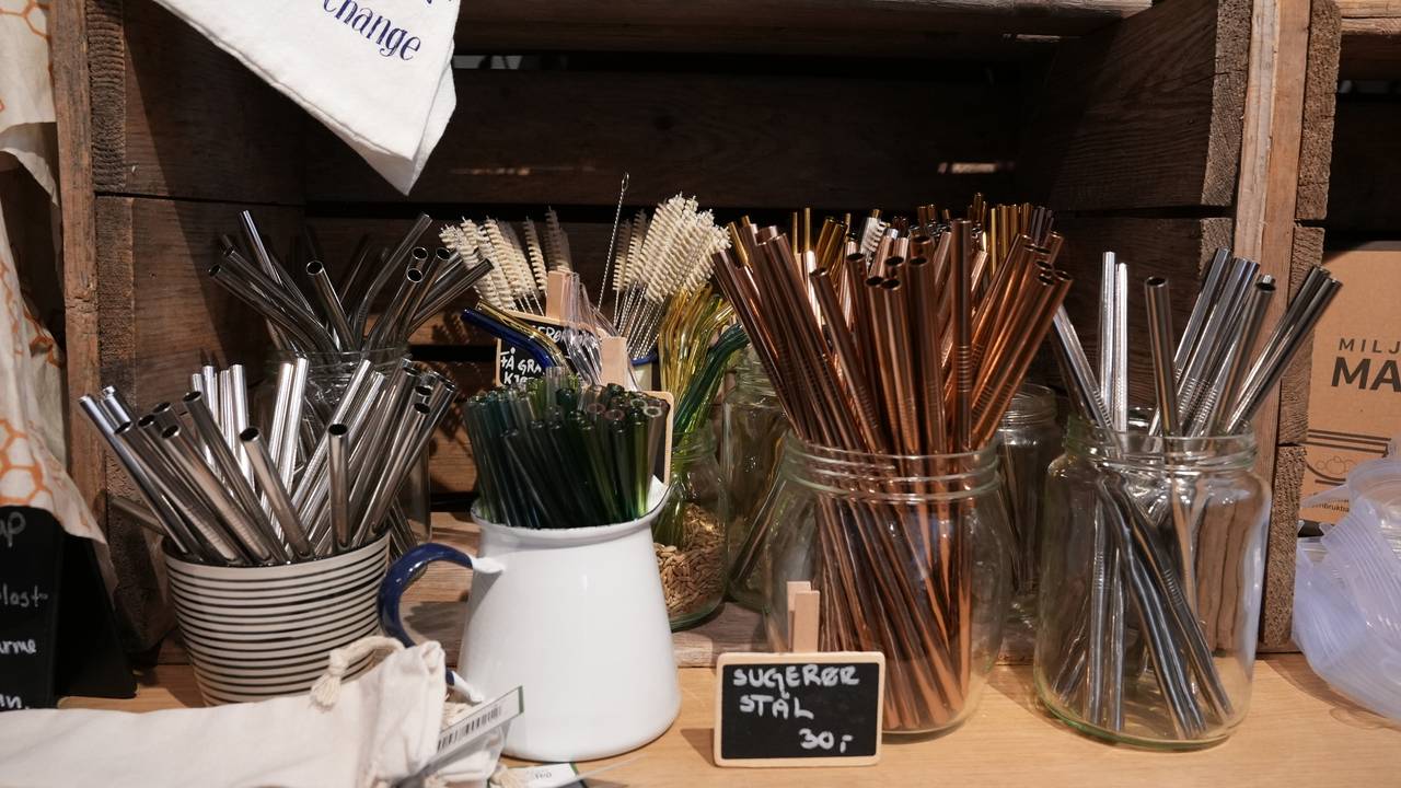 Det finnes mange forskjellige typer sugerør, for eksempel sugerør for gjenbruk i stål og hard plast.