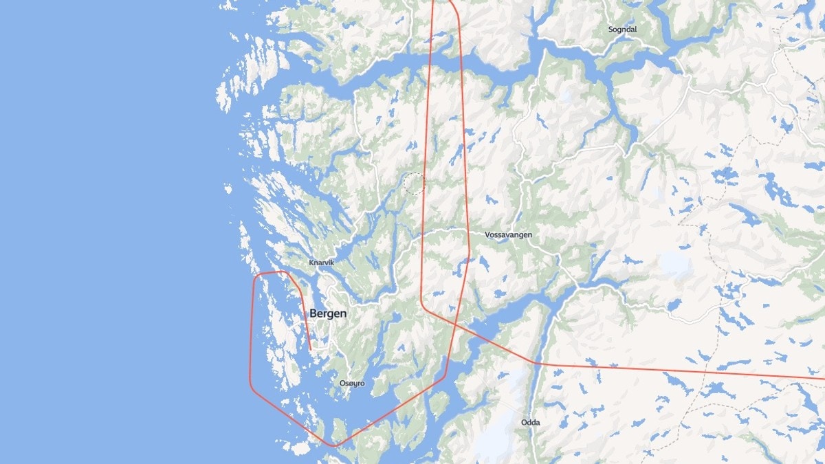 Nå tordner det over Vestlandet – fly måtte ta lang omvei