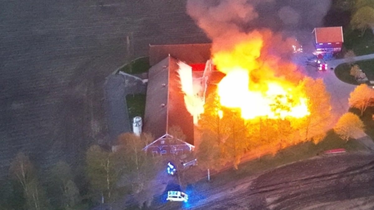 Brann på gårdsbruk i Løten