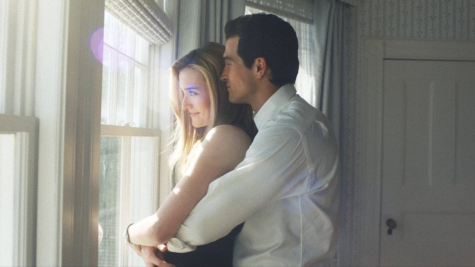 OMDISKUTERT: Sarah Pidgeon og Paul Anthony Kelly i "Love Story".