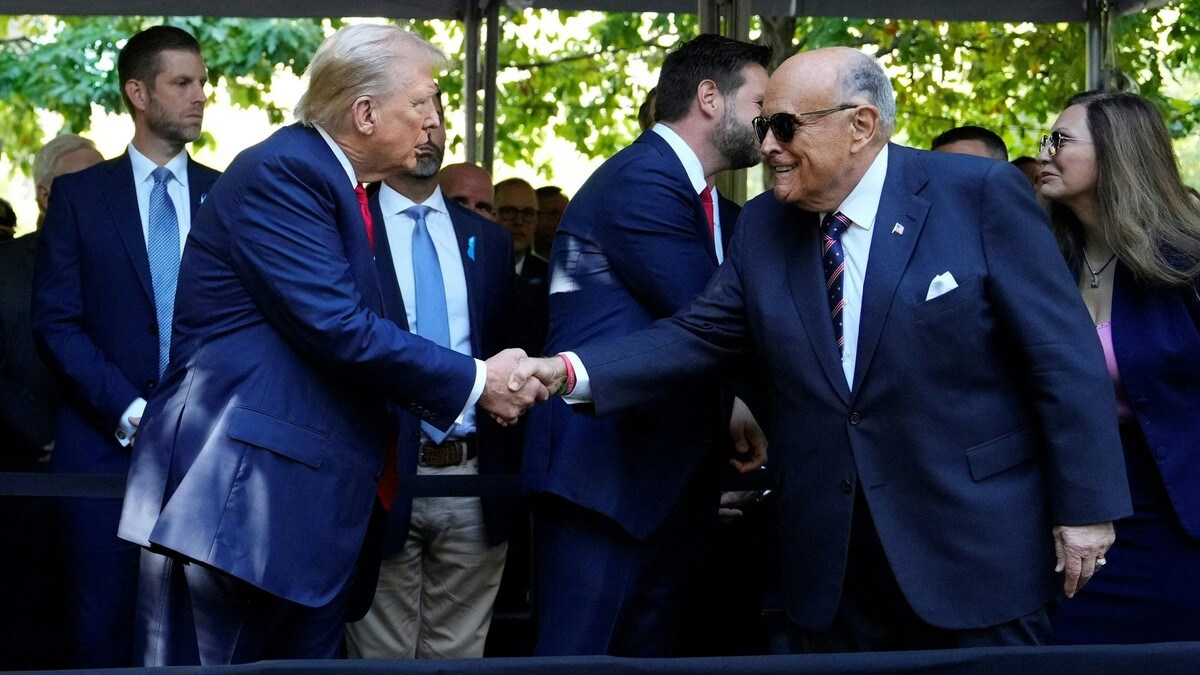 Trump benådar Rudy Giuliani og fleire  for innblanding i 2020-valet