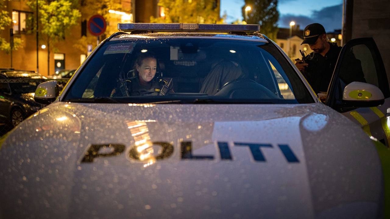 Hilde og makker i politibil