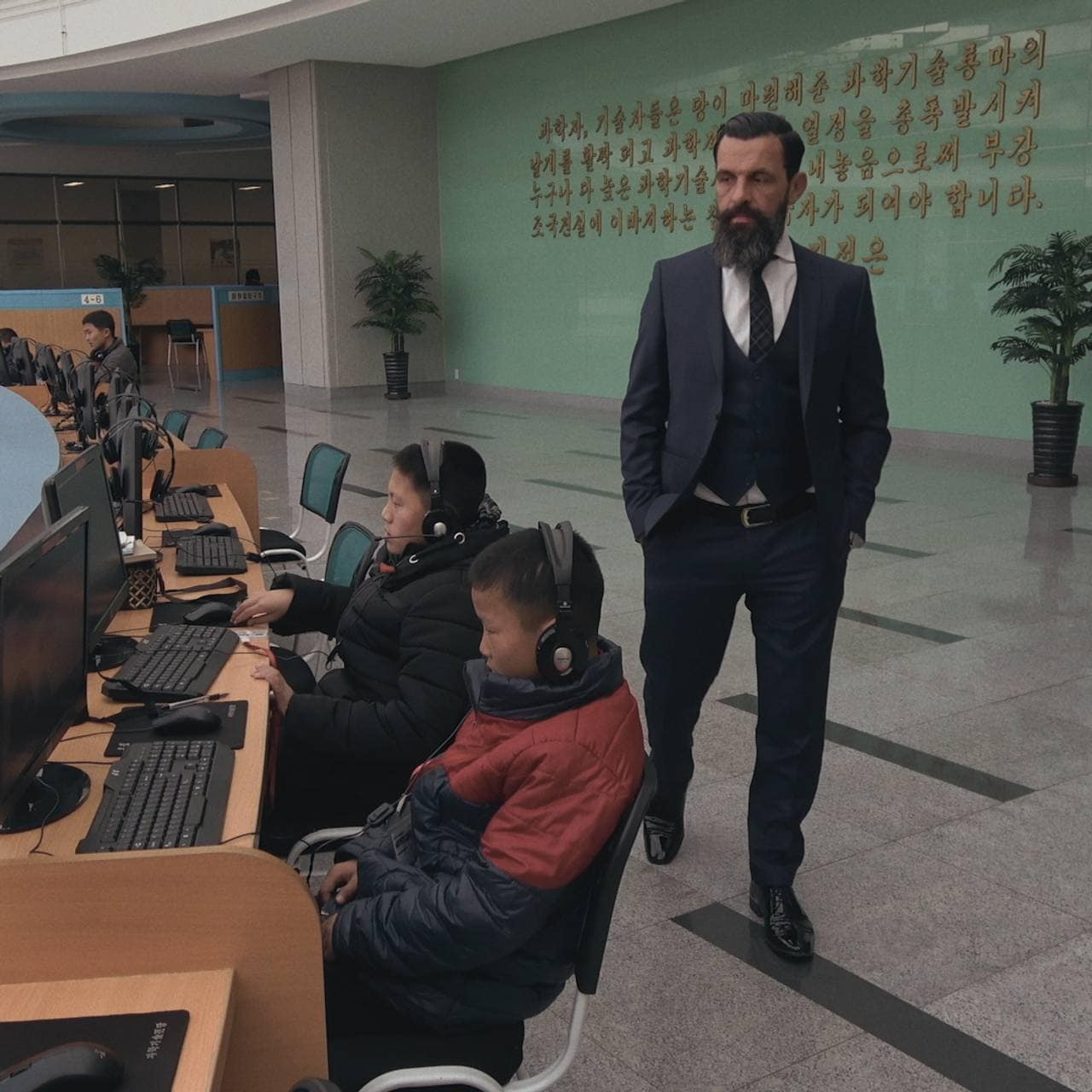EHAM k3 - bildesveip fra Pyongyang