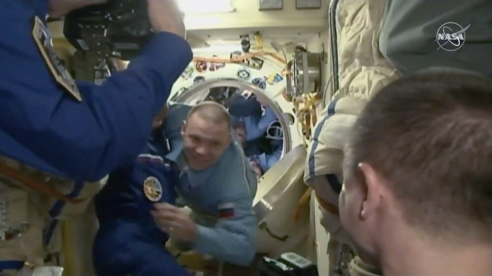 Her klemmer astronautene i koronafrie omgivelser