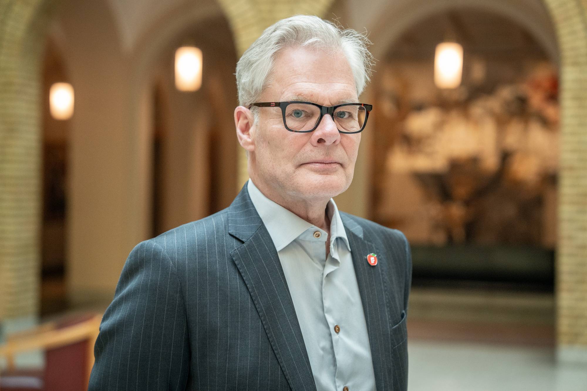 Hans andreas limi i vandrehallen på Stortinget