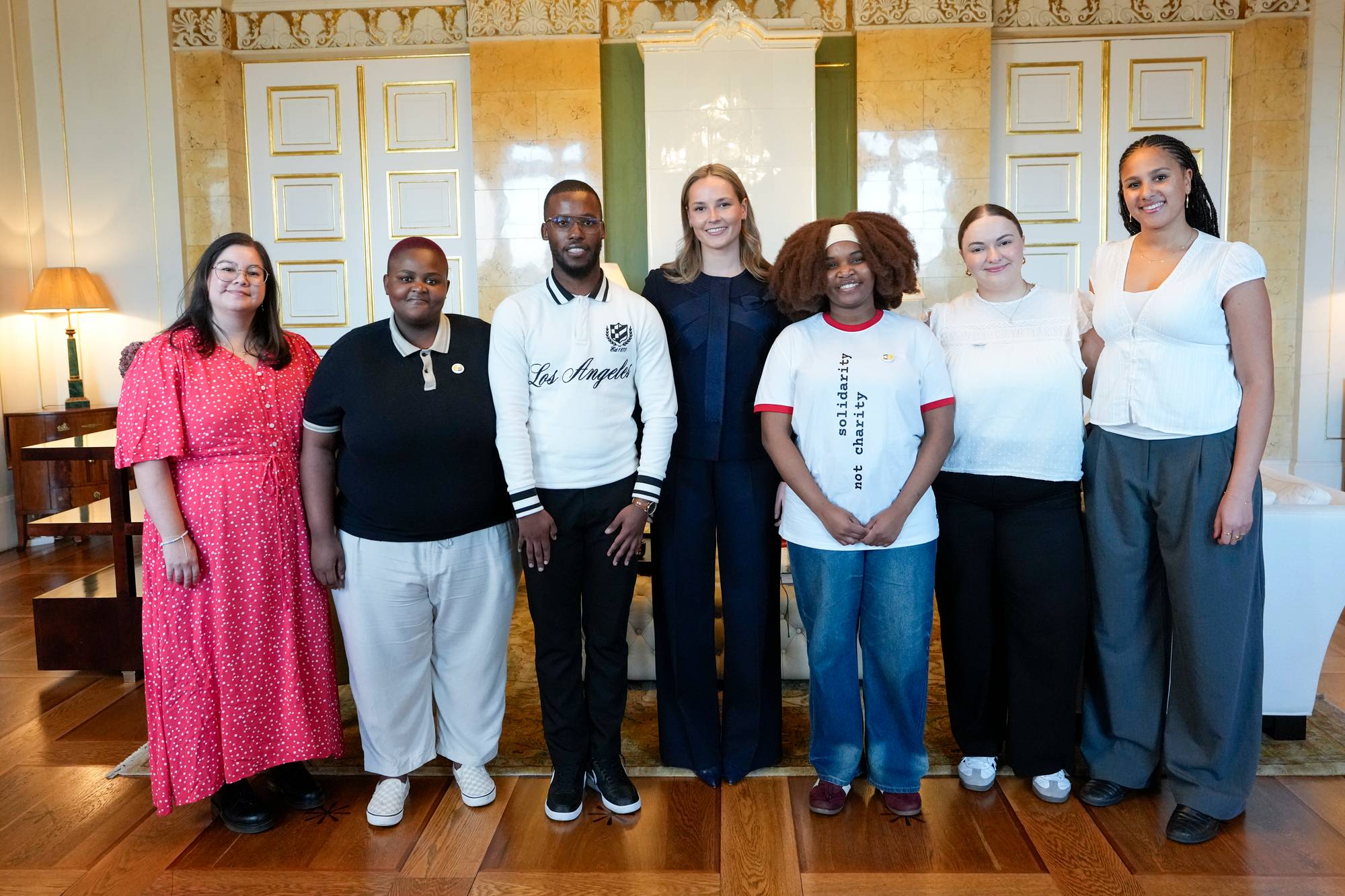 Kronprinsesse Ingrid Alexandra mottar representanter for Operasjon Dagsverk i audiens i Arkadeværelset på slottet i Oslo.