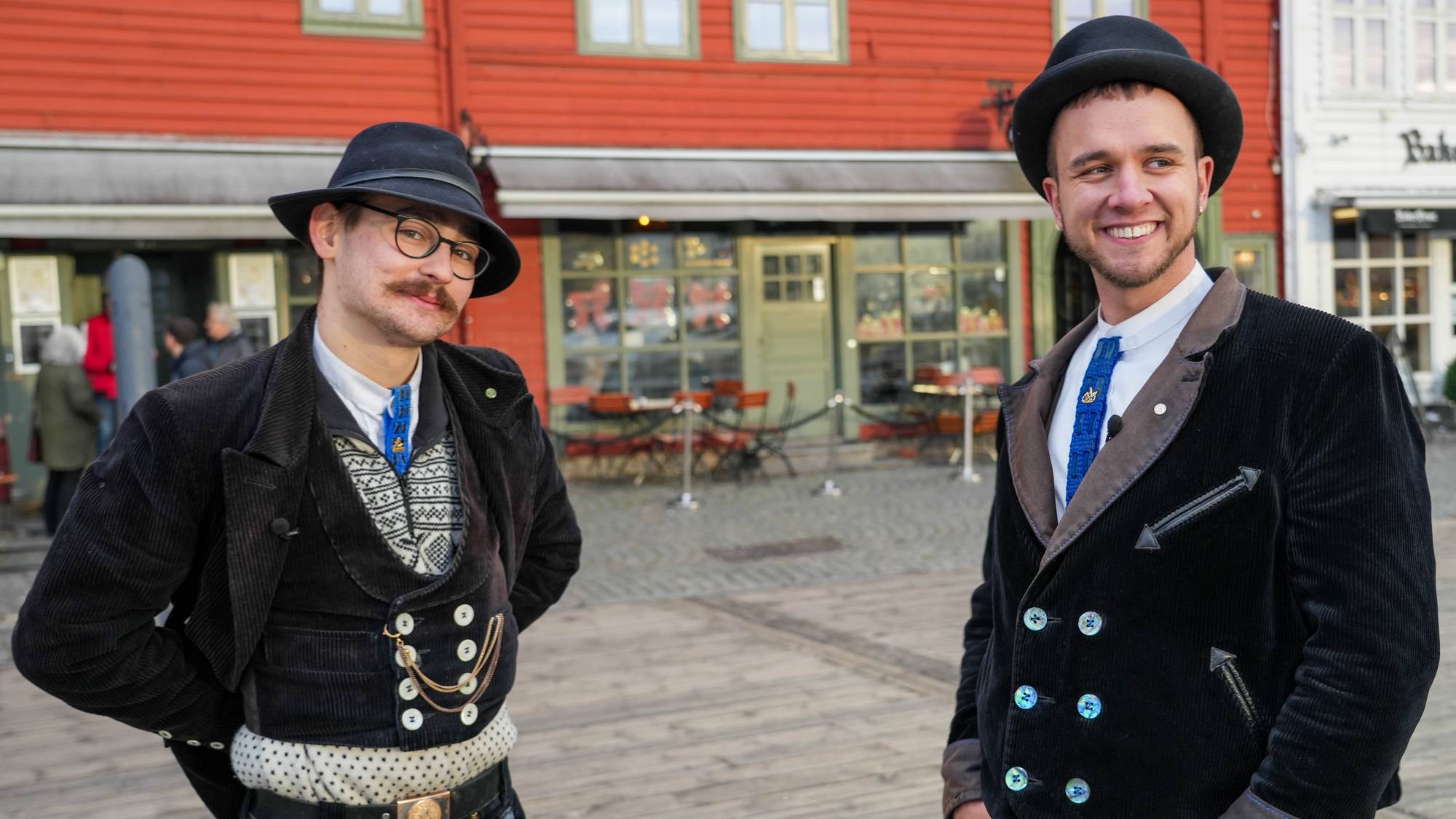 Philippe Saner og Carl Bosse på bryggen i Bergen