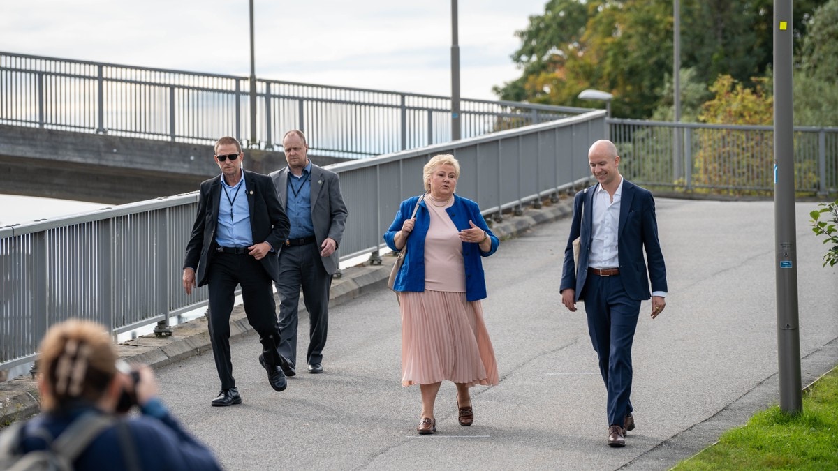Erna Solberg stemte alene: Ektemannen forhåndsstemte