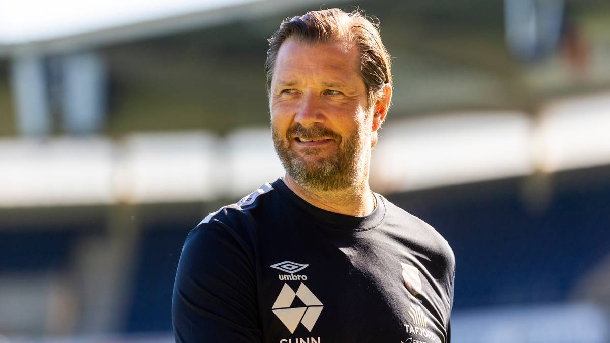 Assistenttrener gir seg