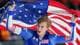Claudio Furlan / AP / NTB Jordan Stolz med USA-flagget.