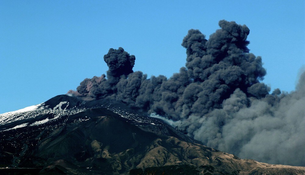 Jordskjelv og vulkanutbrudd ryster Sicilia