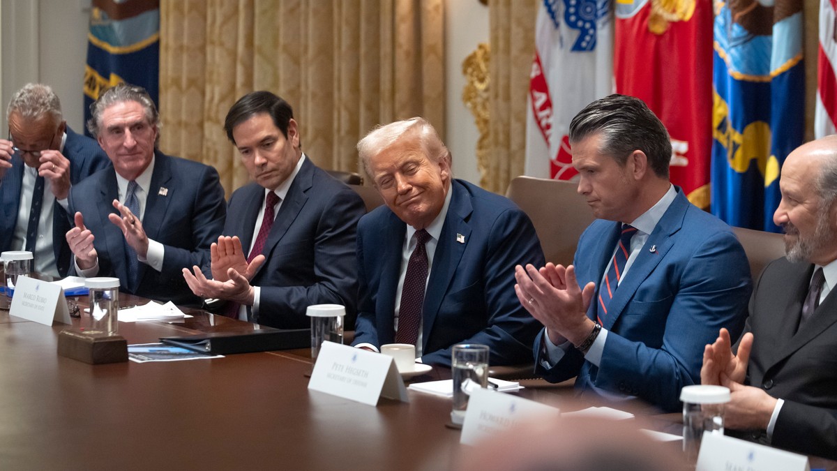 Medan Trump godsnakkar med Kina, steglar MAGA-folk
