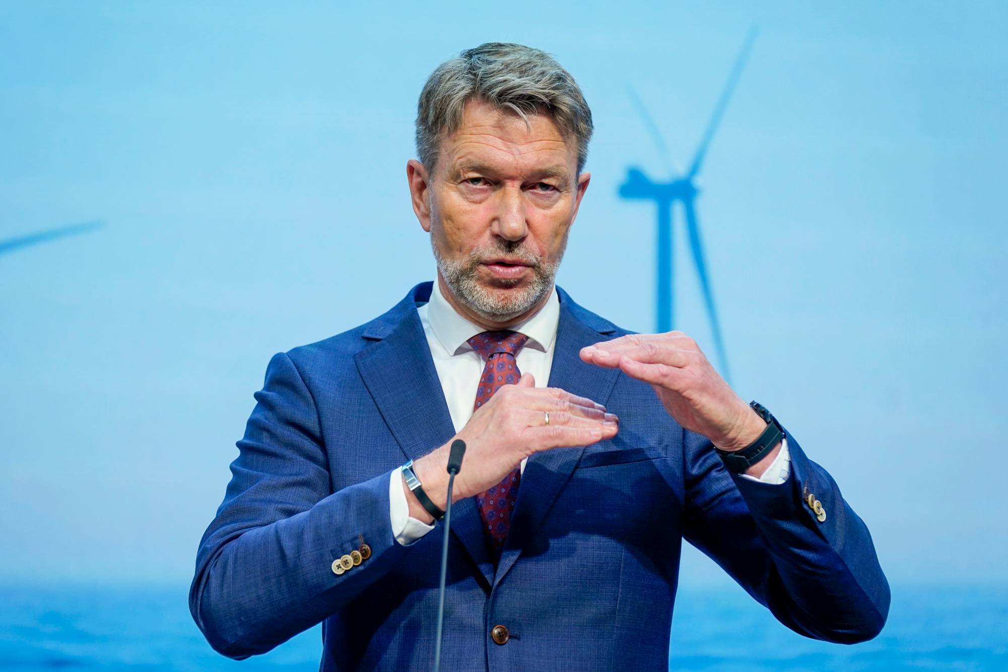 Energiminister Terje Aasland under pressekonferanse om havvind