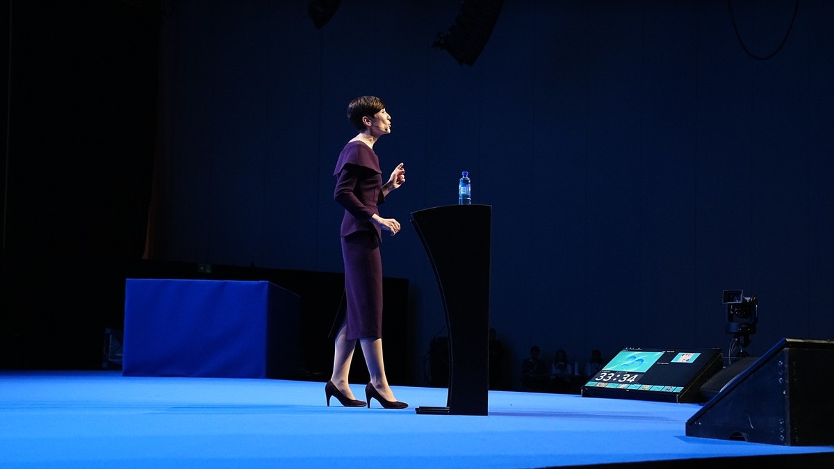 Første tale som partileder: – Mamma og pappa døde altfor tidlig