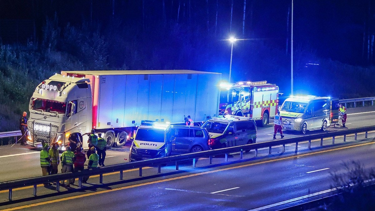 Tre til sykehus etter biljakt på E6
