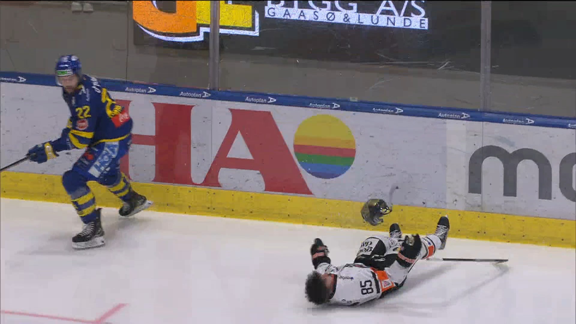 Mistet hjelmen og ble sendt til sykehus i NM-finale: – ​​​​​​​ Forferdelige bilder