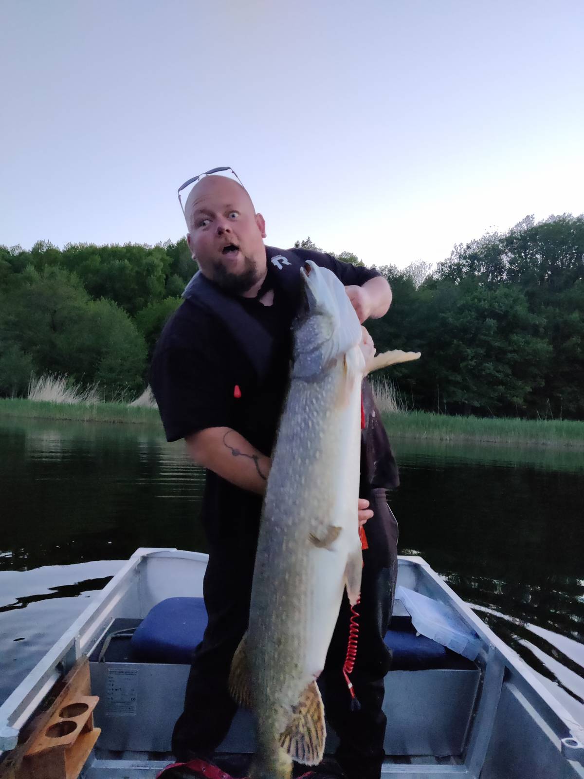 Fikk monstergjedde i lite fiskevann: – Så store gjedder tas ikke årlig ...