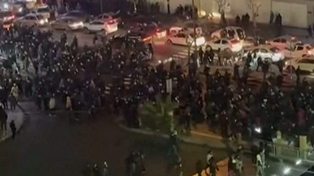 Protestene fortsetter – 85 millioner mennesker uten internett i Iran