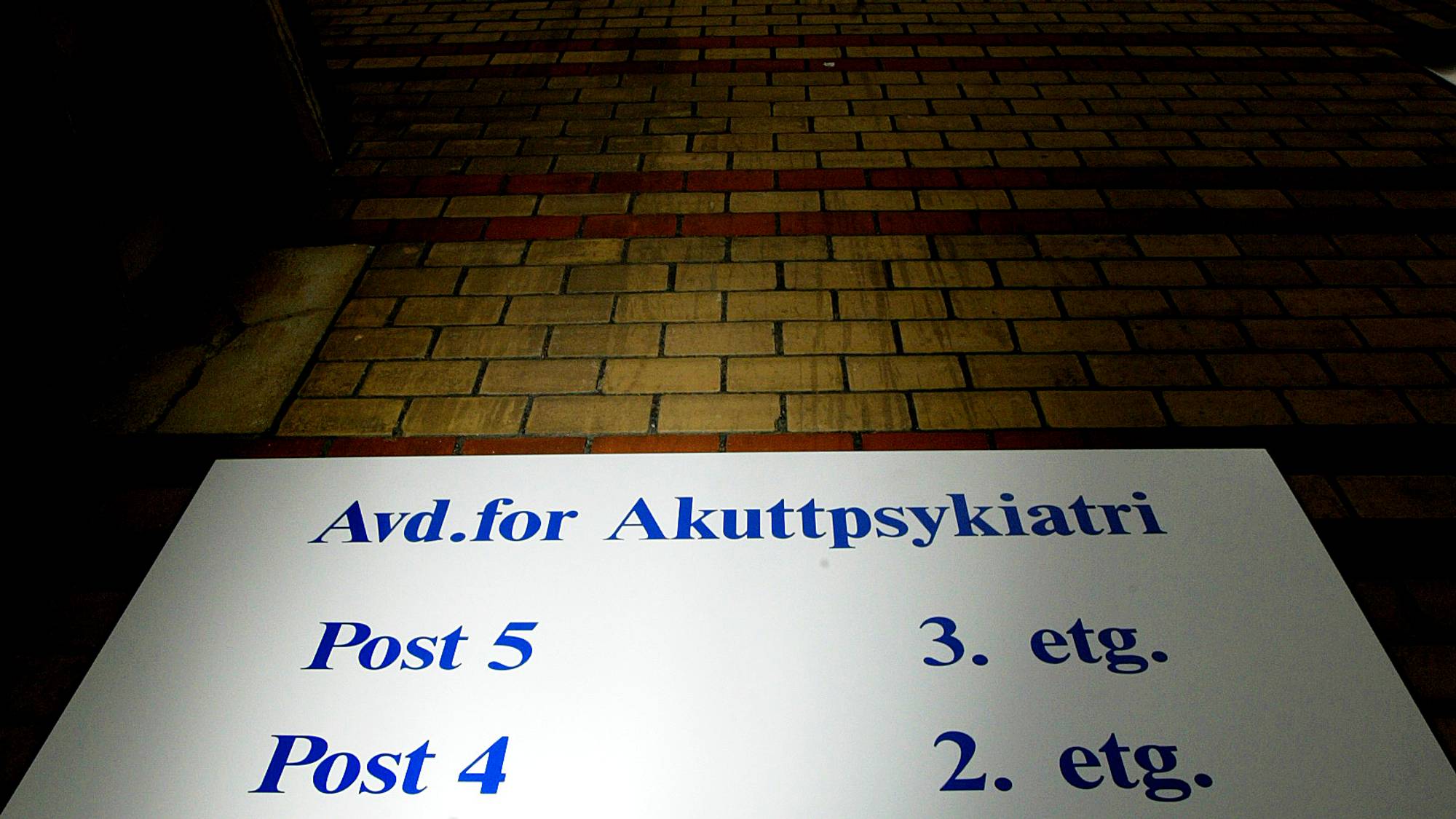 OSLO 20040811. Ullevål sykehus innrømmer rutinesvikt og mangelfull behandling av mannen som er siktet for drapet på trikken i Oslo. Tre av legene ved akuttpsykiatrisk avdeling på Ullevål hadde ansvaret for mannen under hans tre dager lange opphold på Ullevål få dager før han drepte en og skadet flere andre med en kniv på trikken ved Bislet i Oslo. Avd. for Akuttpsykiatri .Foto: Håkon Mosvold Larsen / SCANPIX .