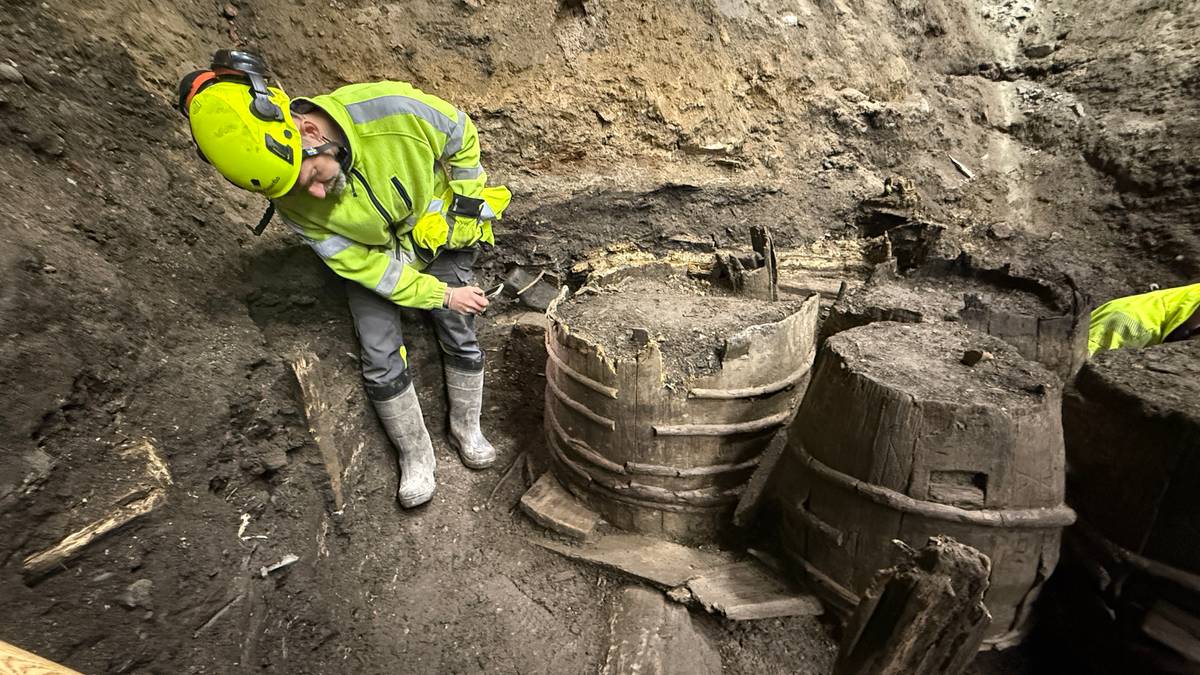 Sjeldent funn overrasker arkeologer – fant tre eiketønner og svær badestamp fra 1600-tallet