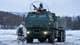 Heiko Junge / NTB En amerikanske M142 HIMARS, et rakettartillerisystem på hjul, og soldater fra US Marine Corps under militærøvelsen Nordic Response i Alta.