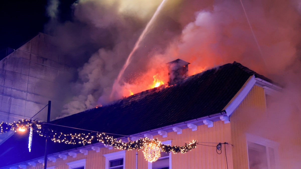 Brann i butikk i Kristiansand – evakuerer naboer