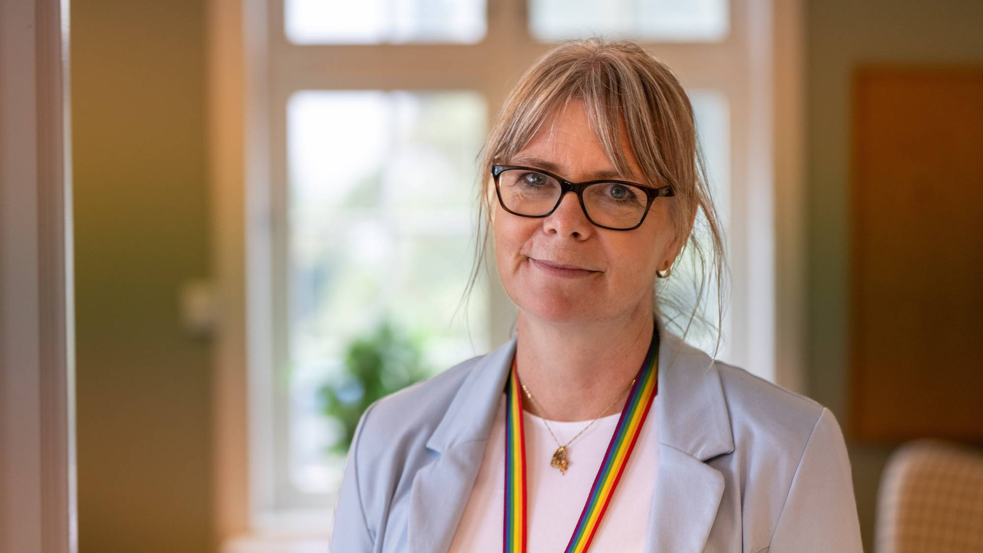 Kvinne på kontor