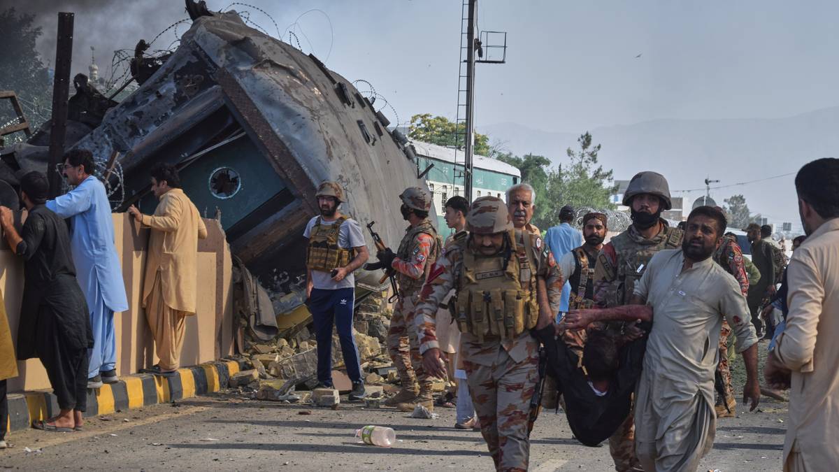 Bombeangrep mot tog i Pakistan – minst 24 skal være drept