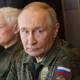 MIKHAIL METZEL / AFP / NTB In this pool photograph distributed by the Russian state agency Sputnik, Russia's President Vladimir Putin inspects the "Zapad-2025" (West-2025) joint Russian-Belarusian military drills at a training ground in the Nizhny Novgorod Oblast on September 16, 2025. (Photo by Mikhail METZEL / POOL / AFP)